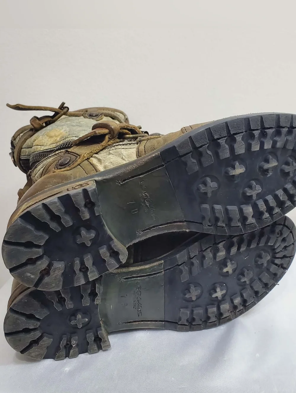 UGG Green Leather Shearling-Lined Mid Boots 7 - Picture 12 of 14